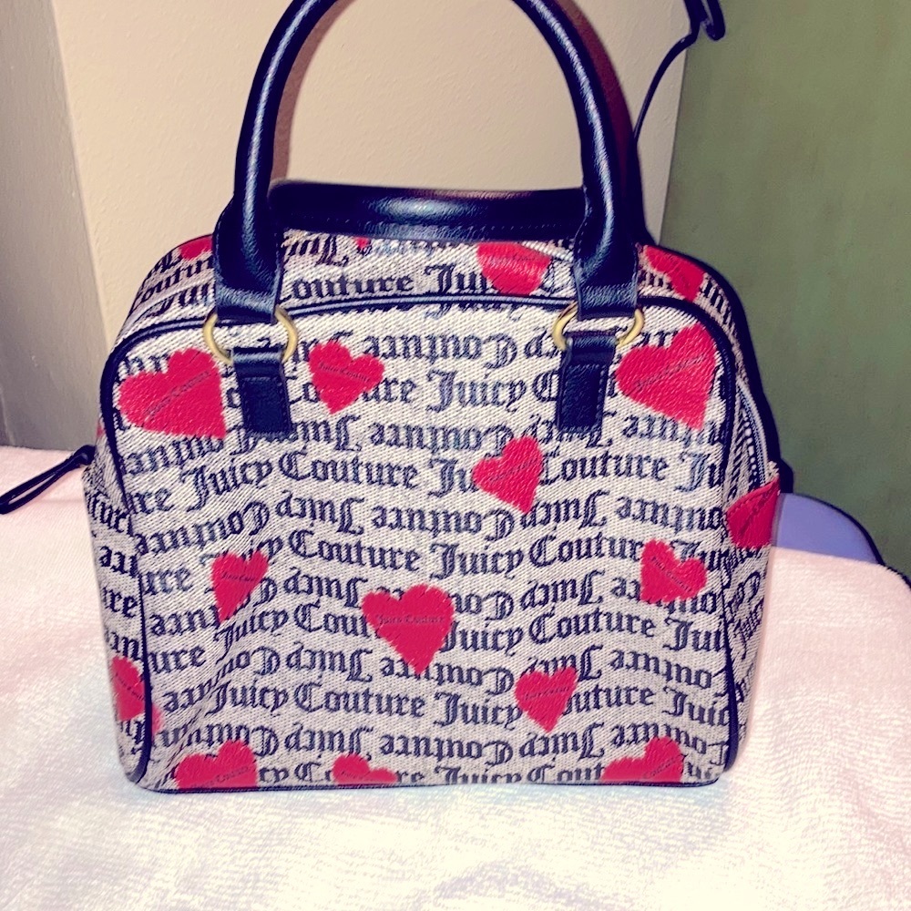 JUICY COUTURE SHOULDER BAG. NWOT. CUTE PURSE!  SPOTLESS. - Picture 3 of 11